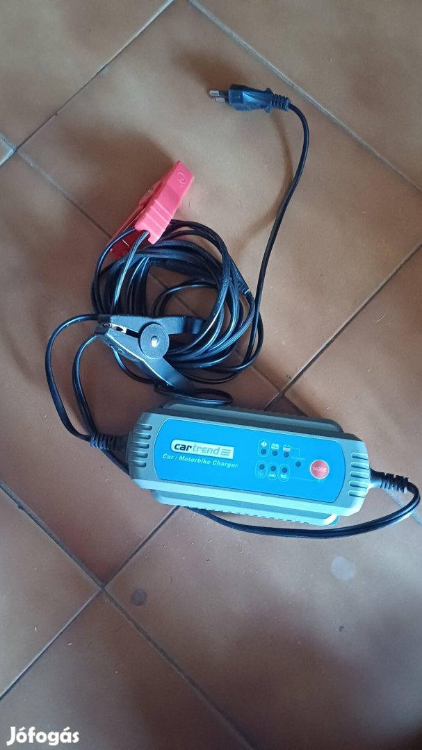 12V autós akkumulátor töltő 