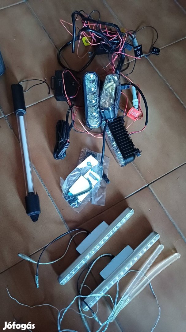 12V ledes lámpák 8db együtt 