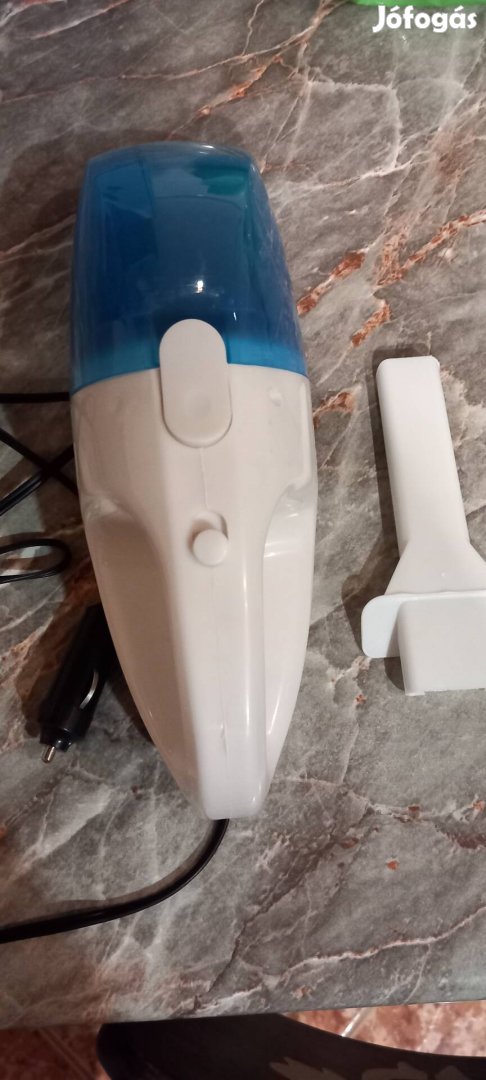 12V-os porzsák nélküli autós porszívó