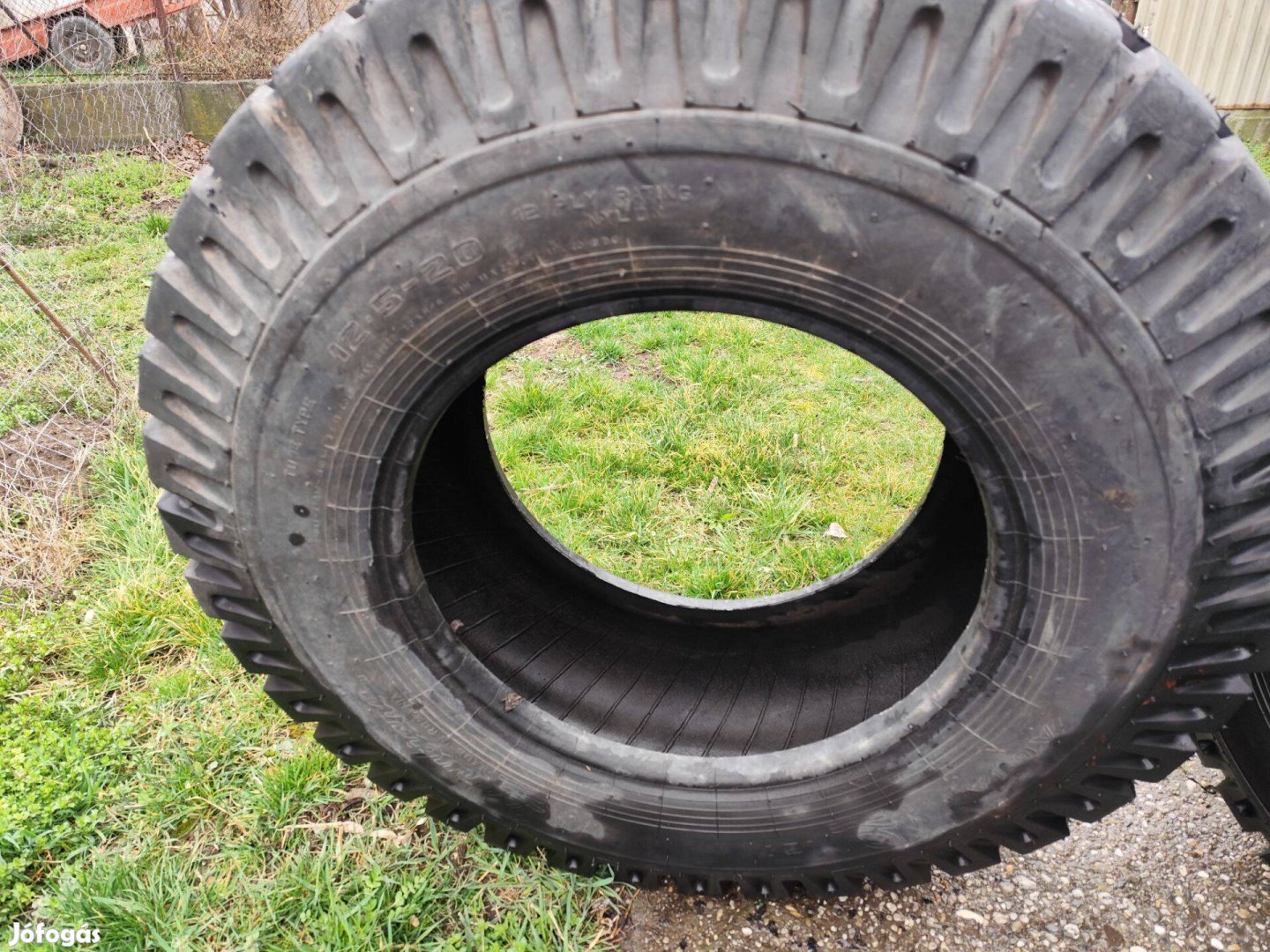 12.5 R 20 " új " ( 335/80 R 20 ) gumiabroncs eladó