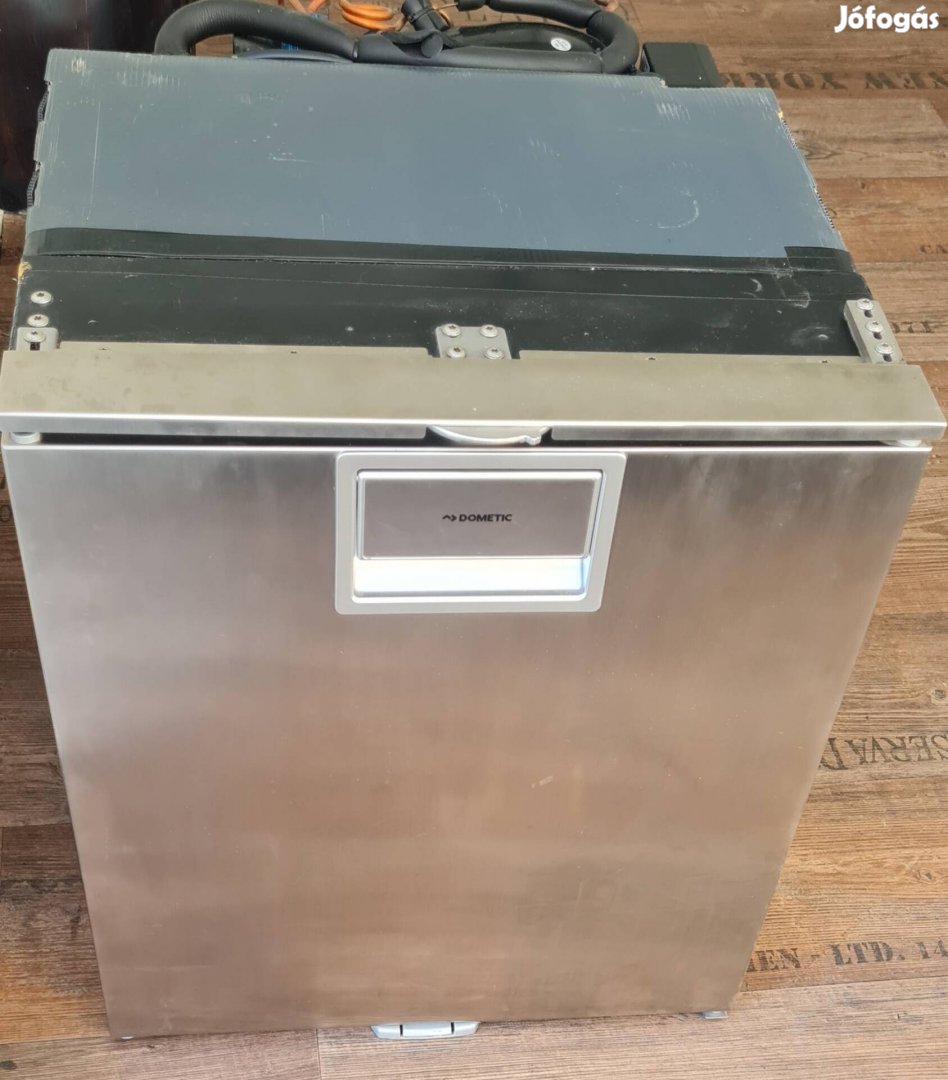 12 Voltos Dometic Coolmatic Crx 50S kompresszoros hűtőszekrény, 45 L