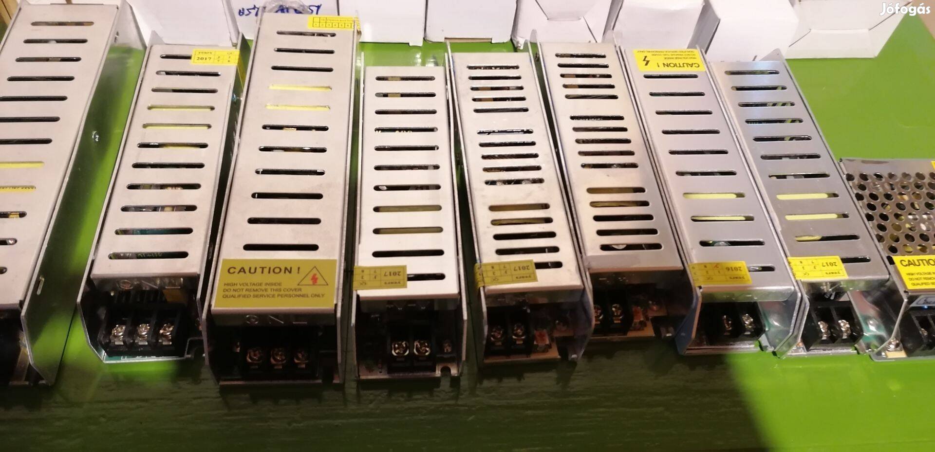 12 db 12 voltos Led tápegység