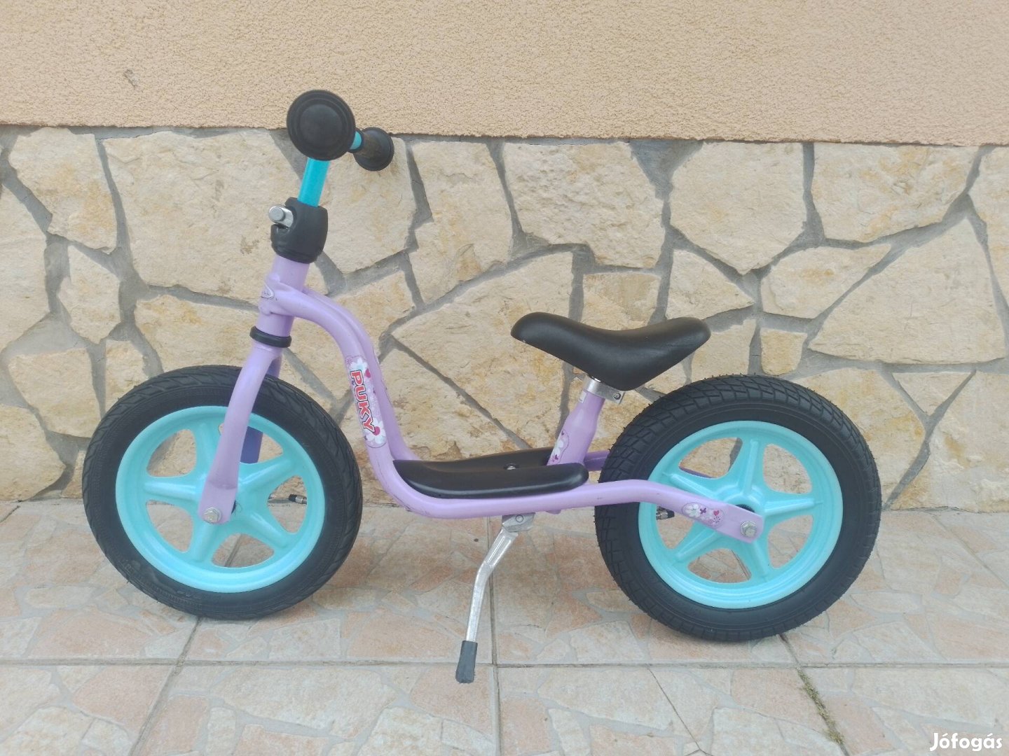 12-es Puky kislány fútobicikli.