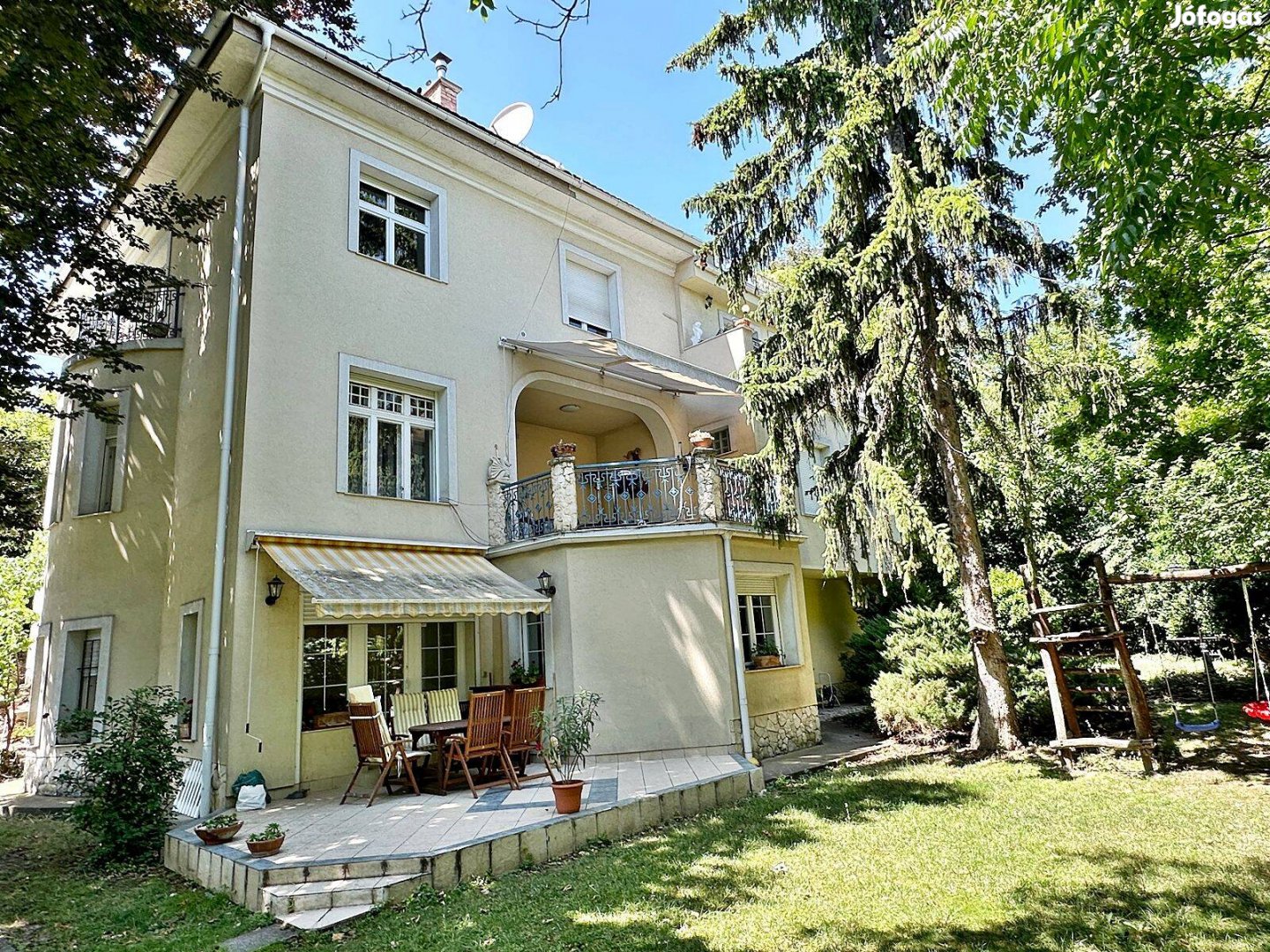 12 ker Mártonhegyen 135 m2 4 szobás teraszos villa lakás eladó