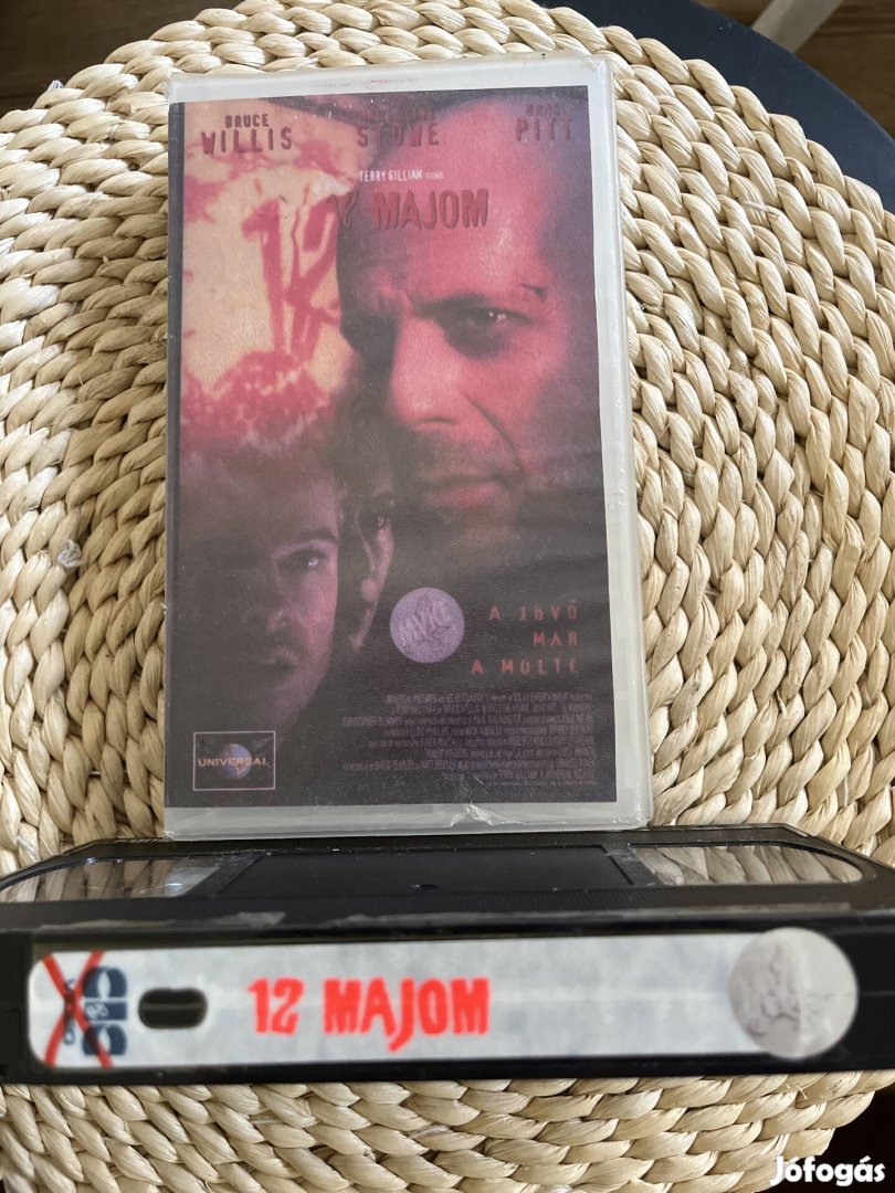 12 majom vhs 