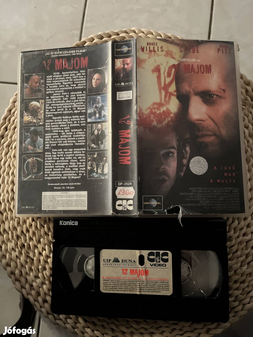 12 majom vhs. 