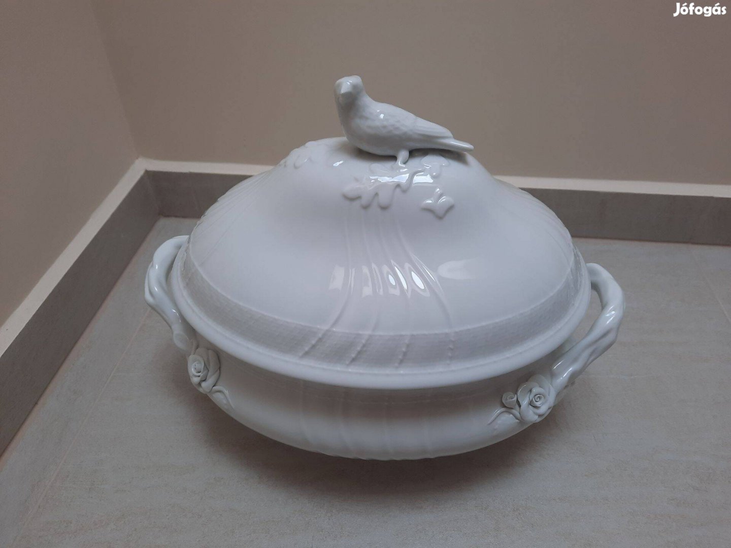 12 személyes Fehér Herendi porcelán leveses tál madár fogós tetővel