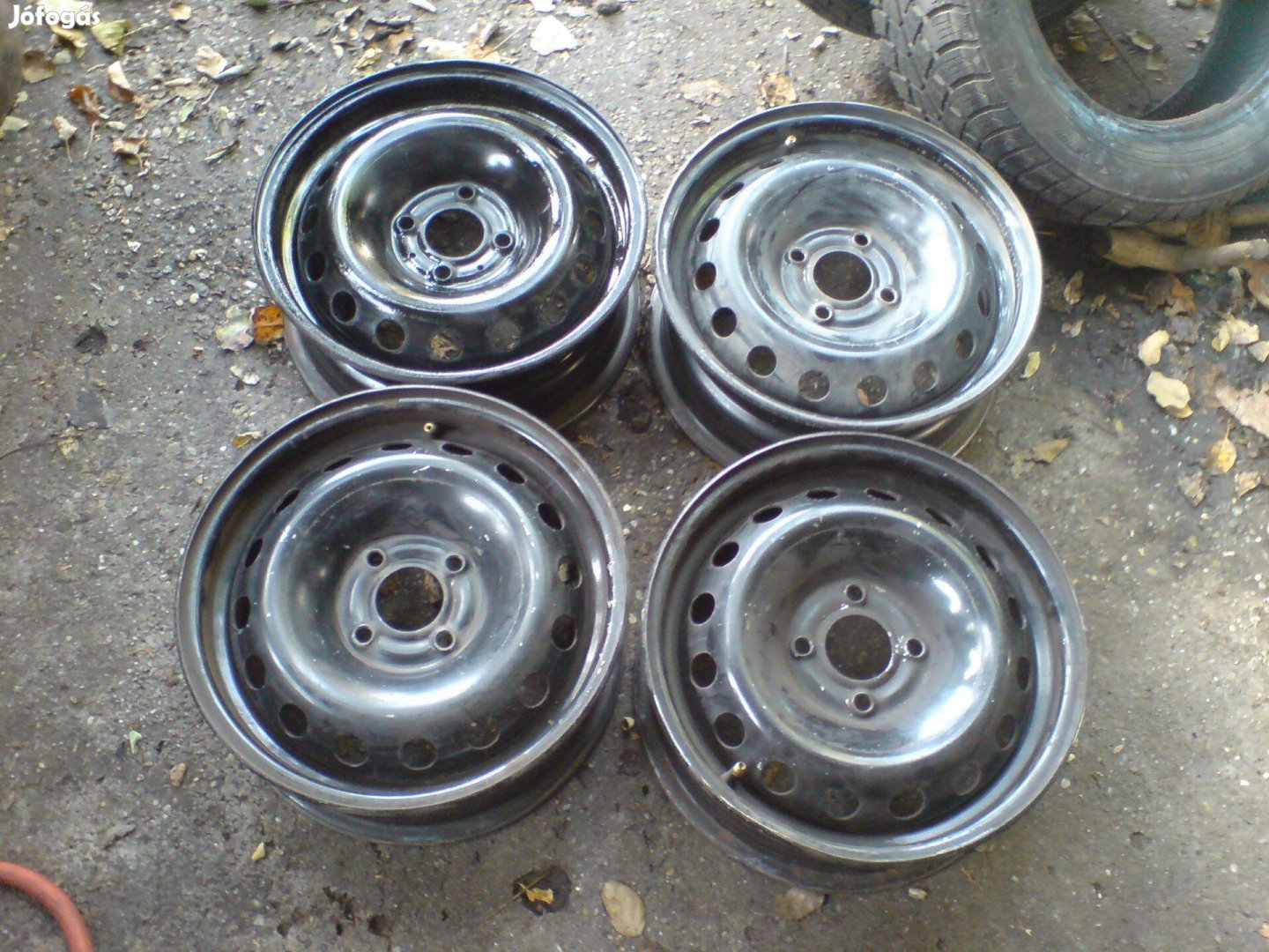 12db 6x15 4x100 Renault /Dacia felni eladó gumis műhelytől