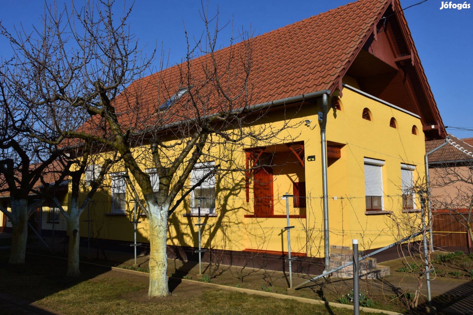130 m2, 3 egész + 2 félszobás, rendezett családi ház eladó!