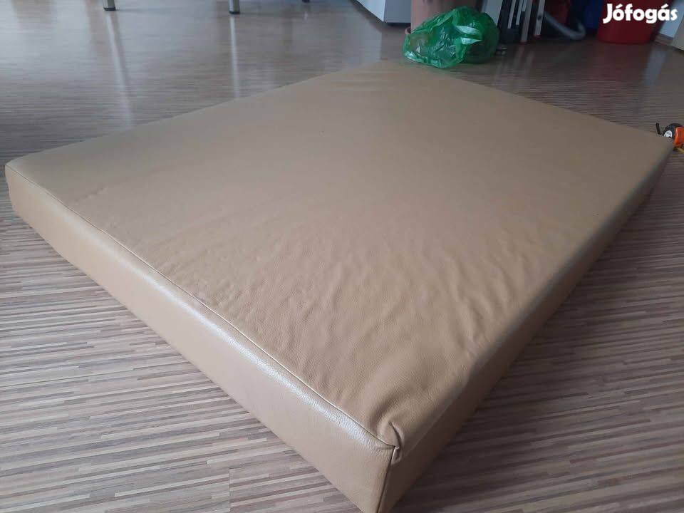 130x100x13 cm-es bőrözött kutyafekhely