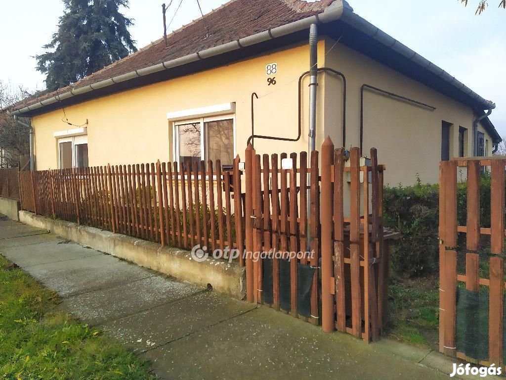 131 nm-es ház eladó Jászfényszaru