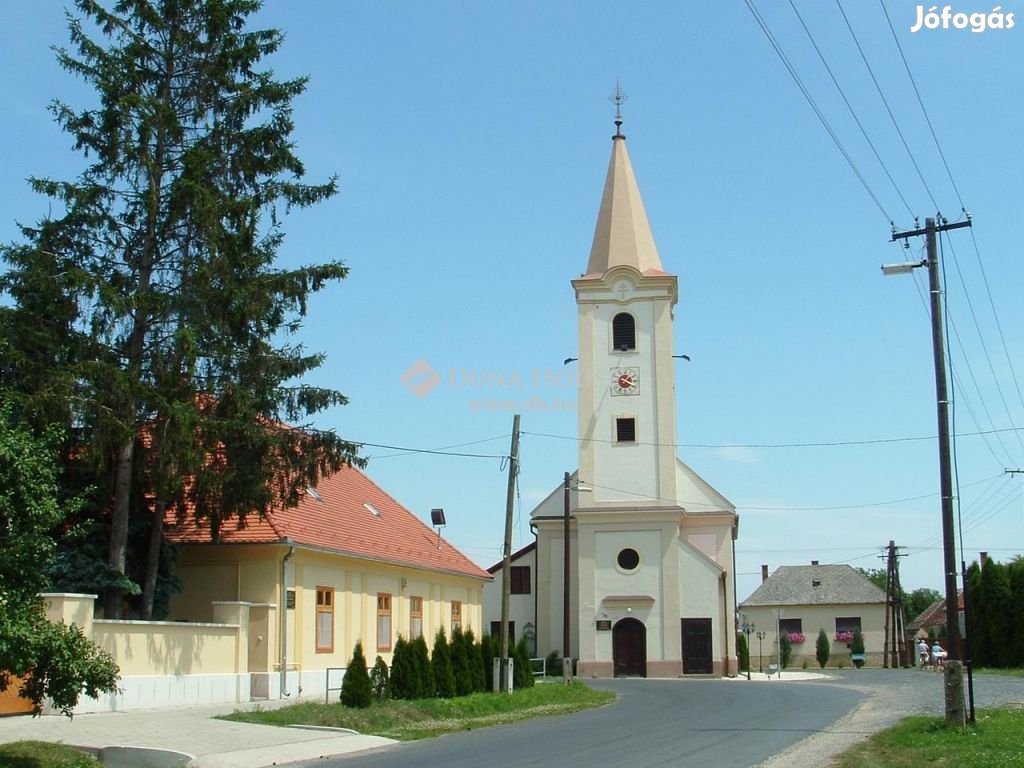 13291 nm-es telek eladó Csénye