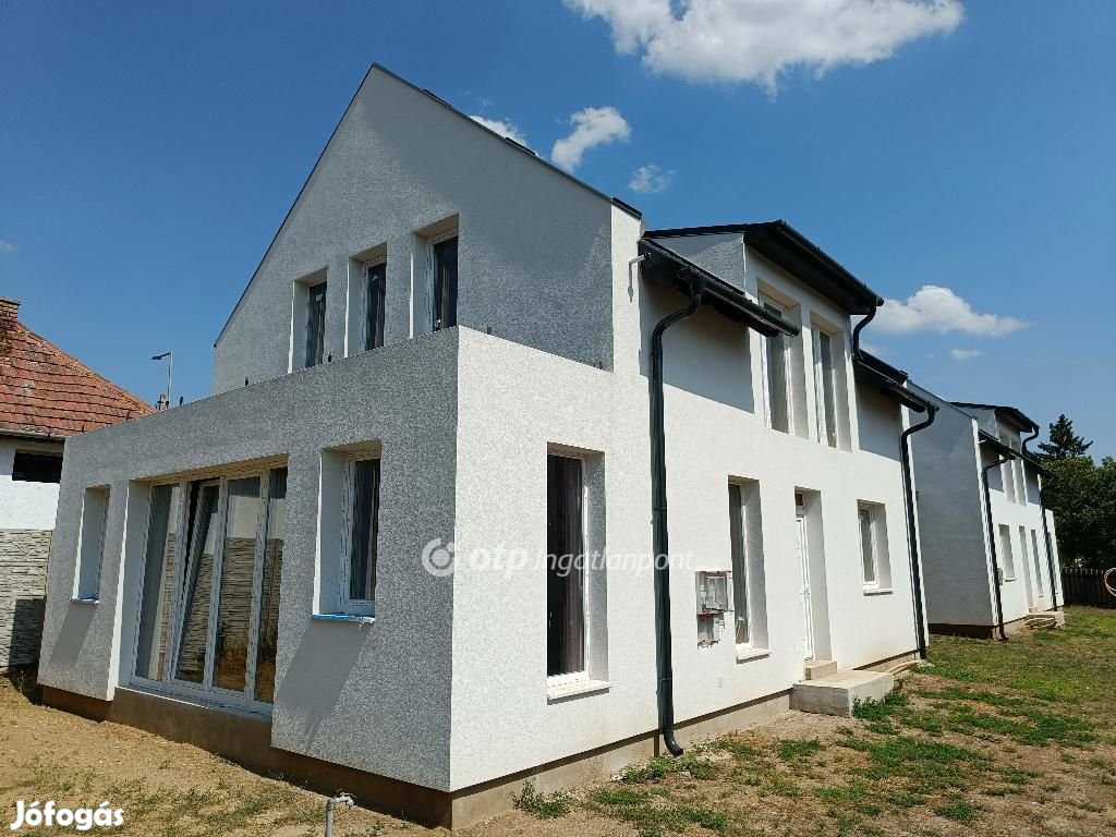 133 nm-es ház eladó Gödöllő