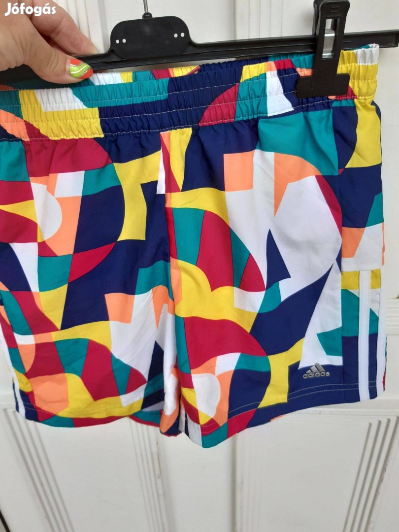 134-140-es Adidas unisex rövid nadrág