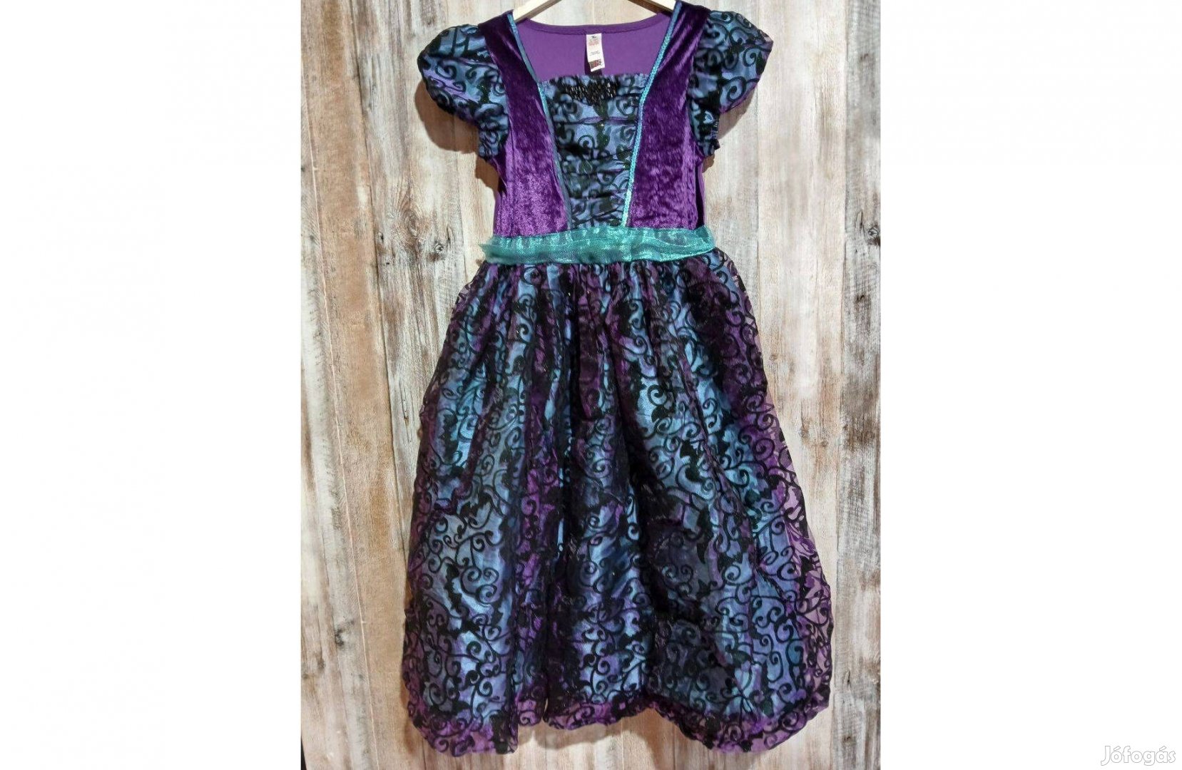 134-140-es Tu Boszorkány jelmez