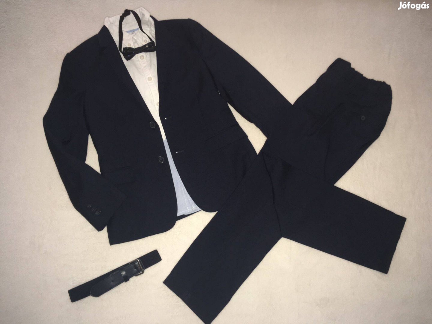 134/140-es fiú-Alkalmi sötétkék, H&M öltöny szett, zakó+nadrág+nyakken