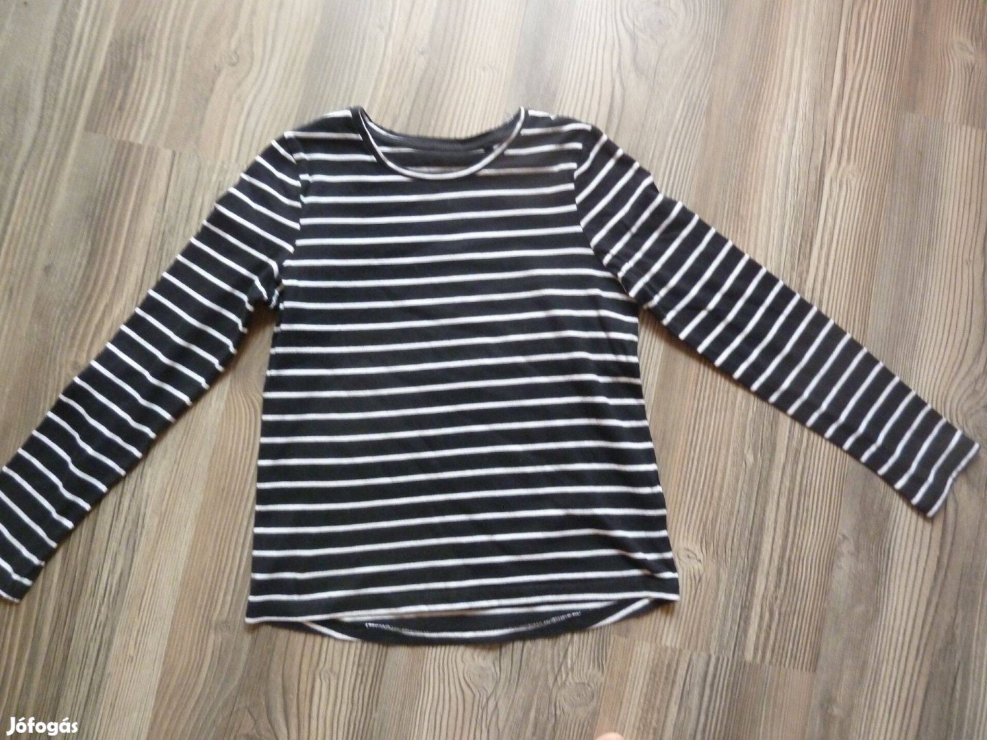 134140-es kislány felső