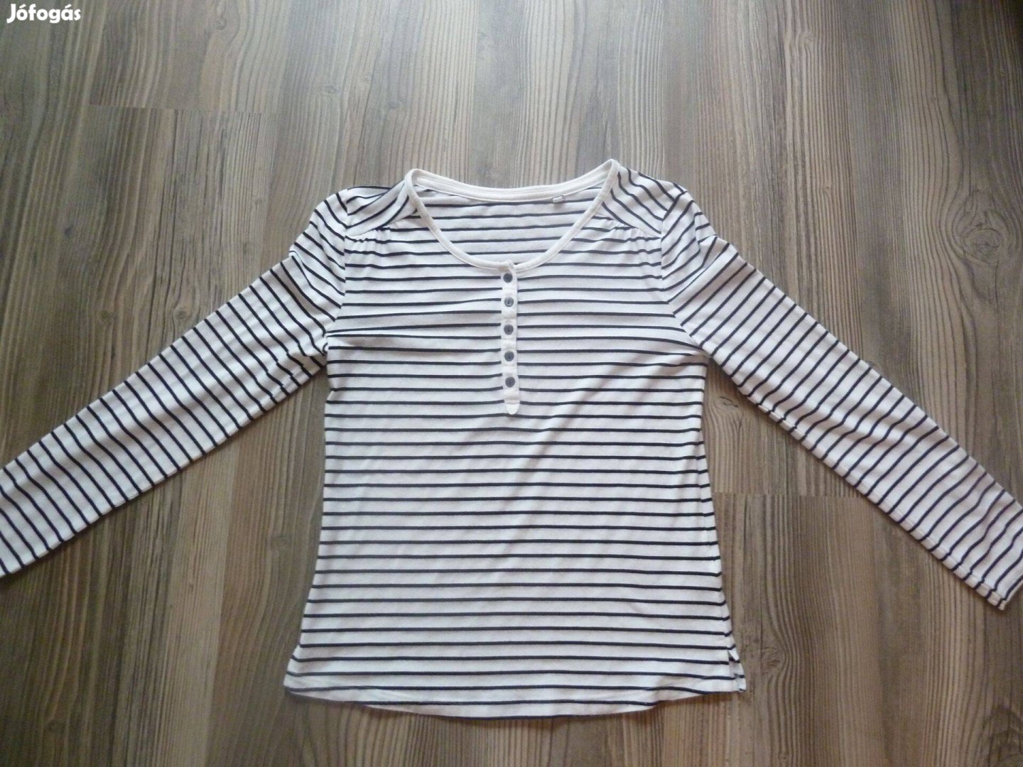 134140-es kislány felső