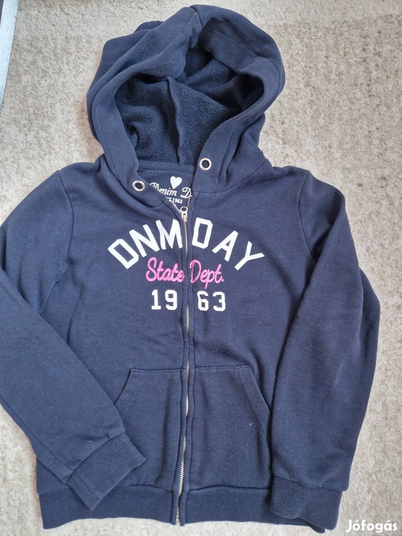 134-140 méretű pulcsi, pulóver szép állapotban