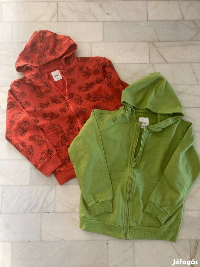 134-es kapucnis fiú felső 2 db együtt eladó