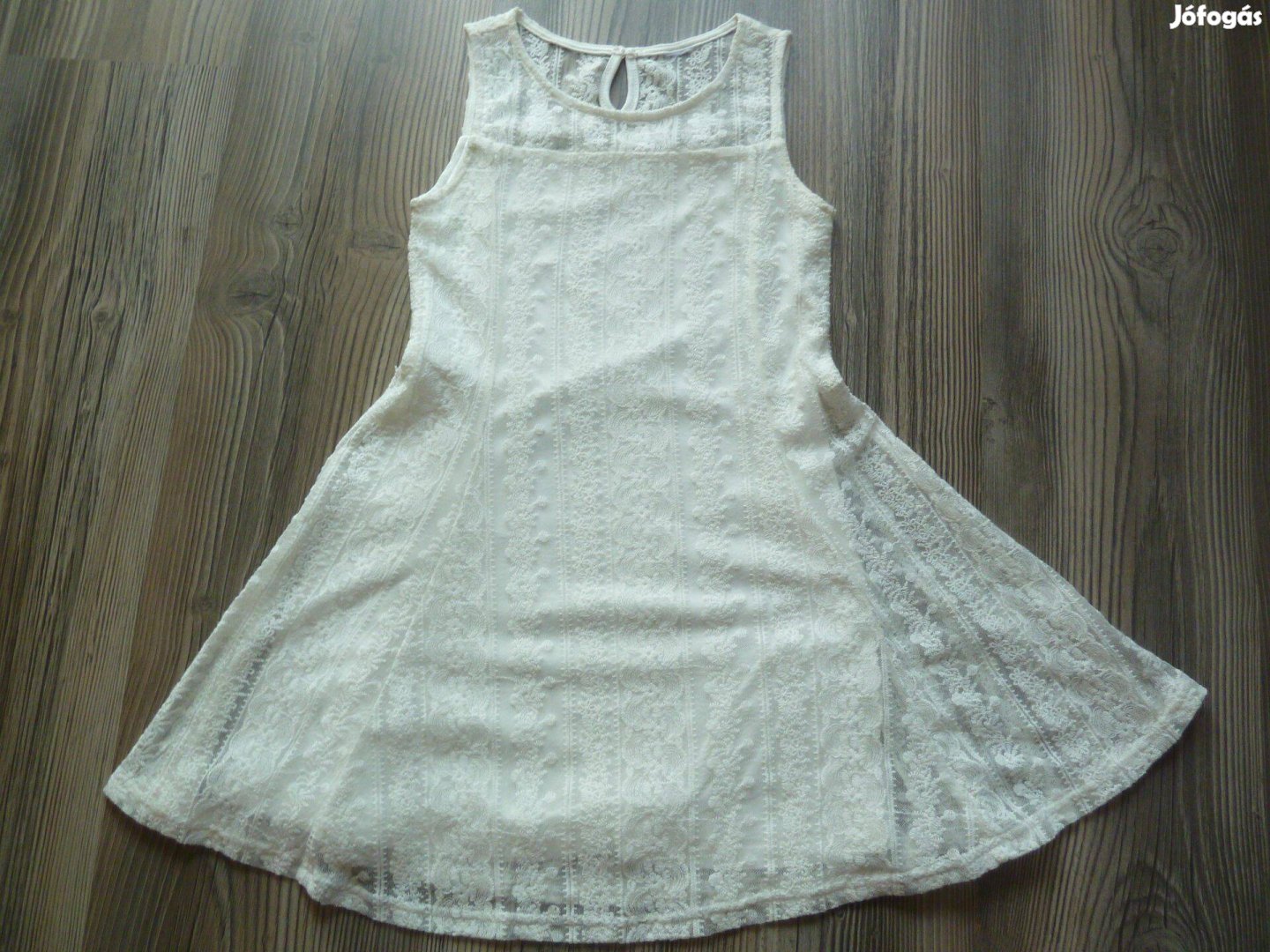134-es kislány nyári csipkeruha