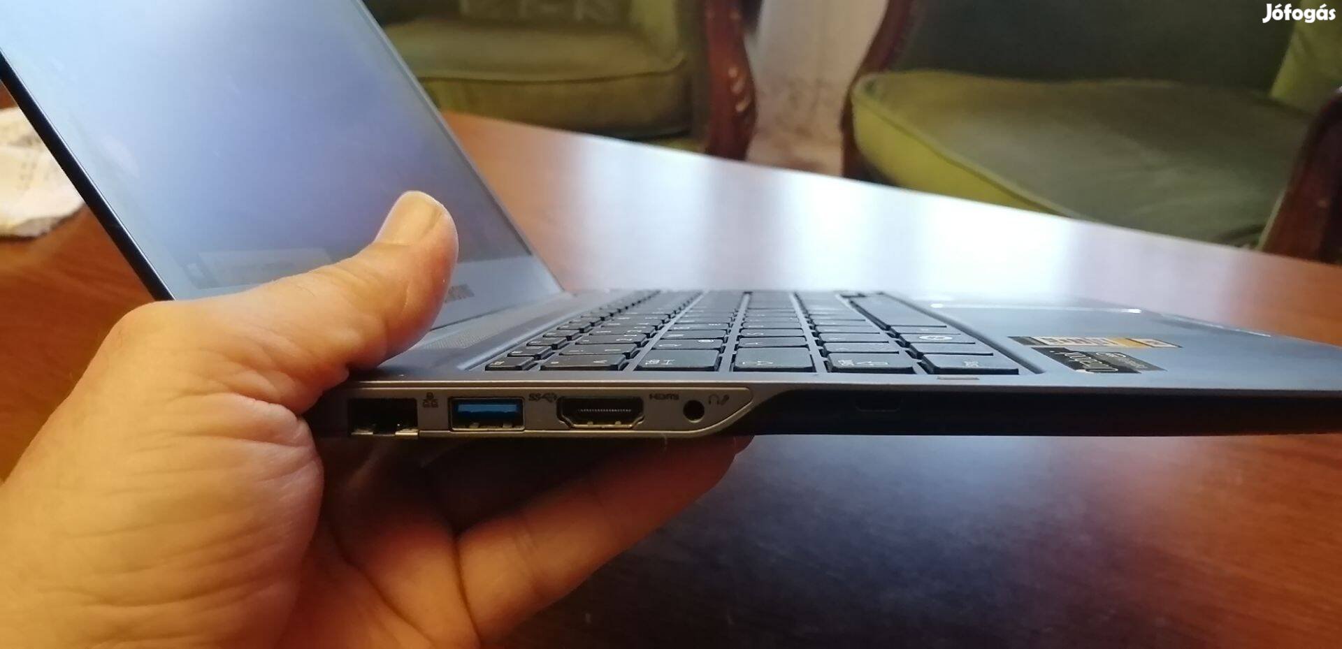 13" Samsung ultrabook, i3-s, SSD, töltő, jó akku