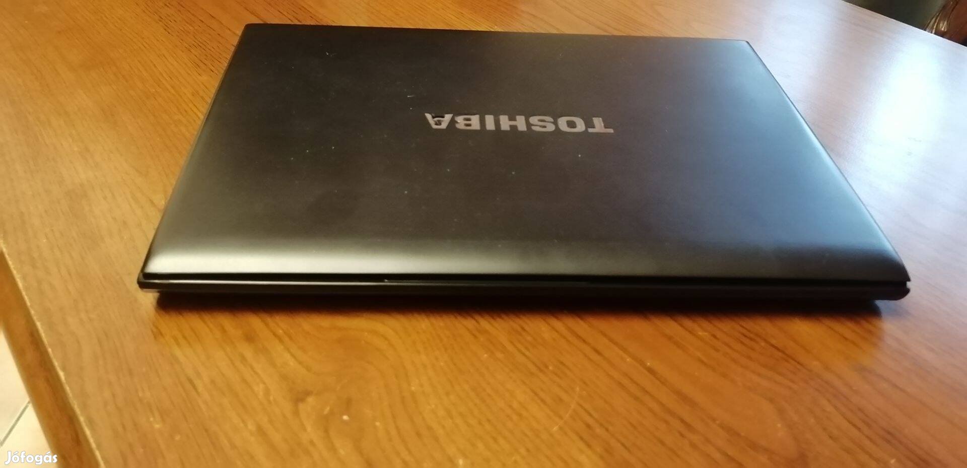 13" Toshiba ultrabook, i3 proci, ssd, töltő, jó akku