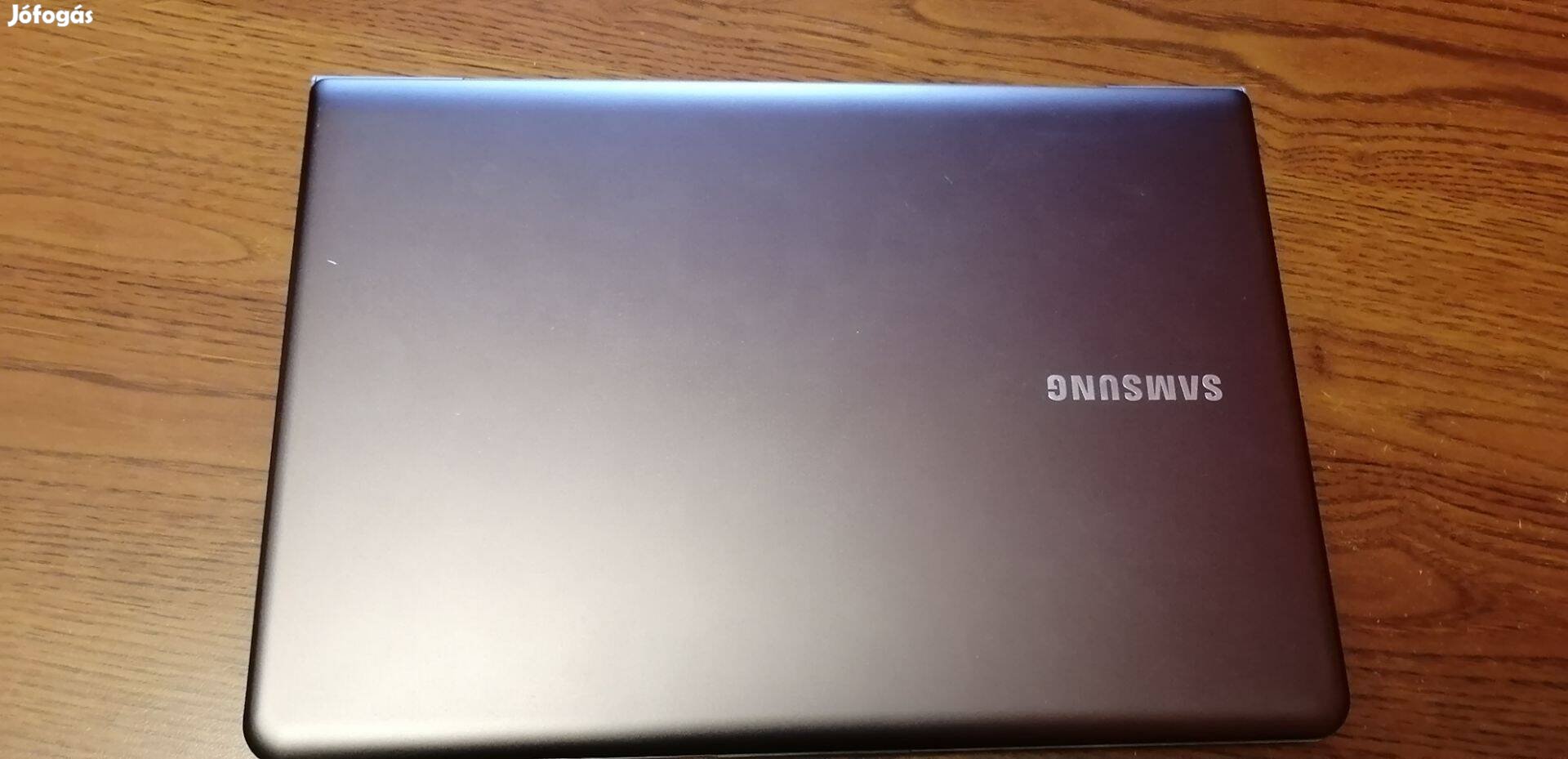 13" kisméretü, könnyü Samsung ultrabook, i3 proci, SSD, töltő, jó akku