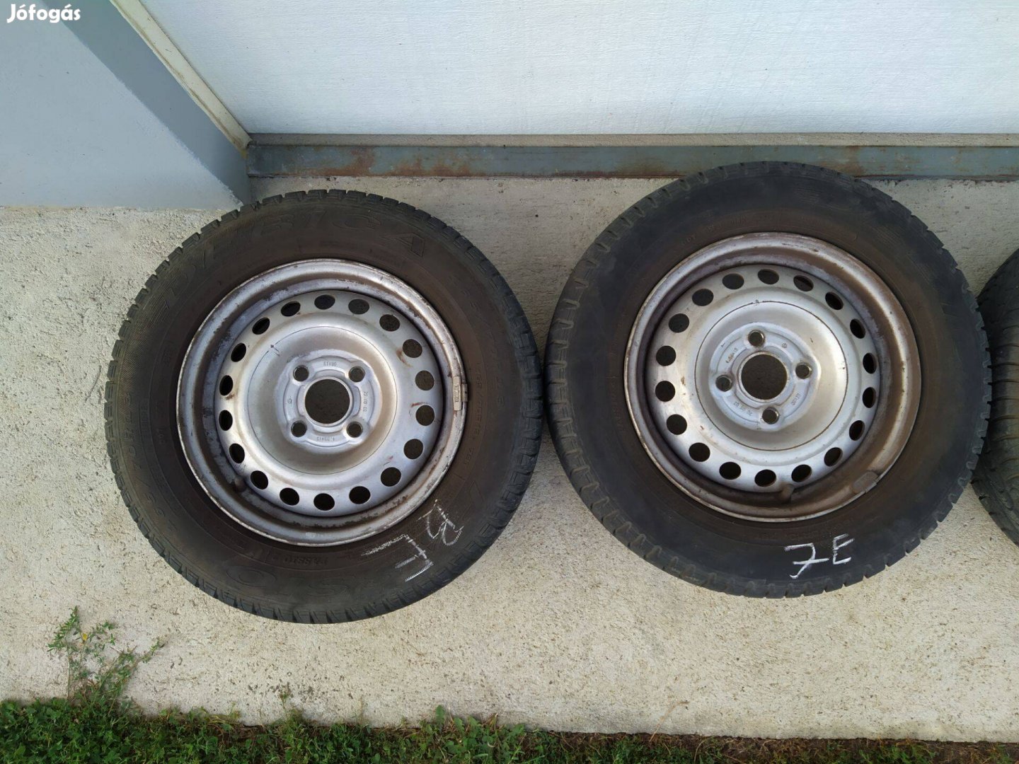 13x4,5 acél felni 165/70 R13 nyári gumikkal