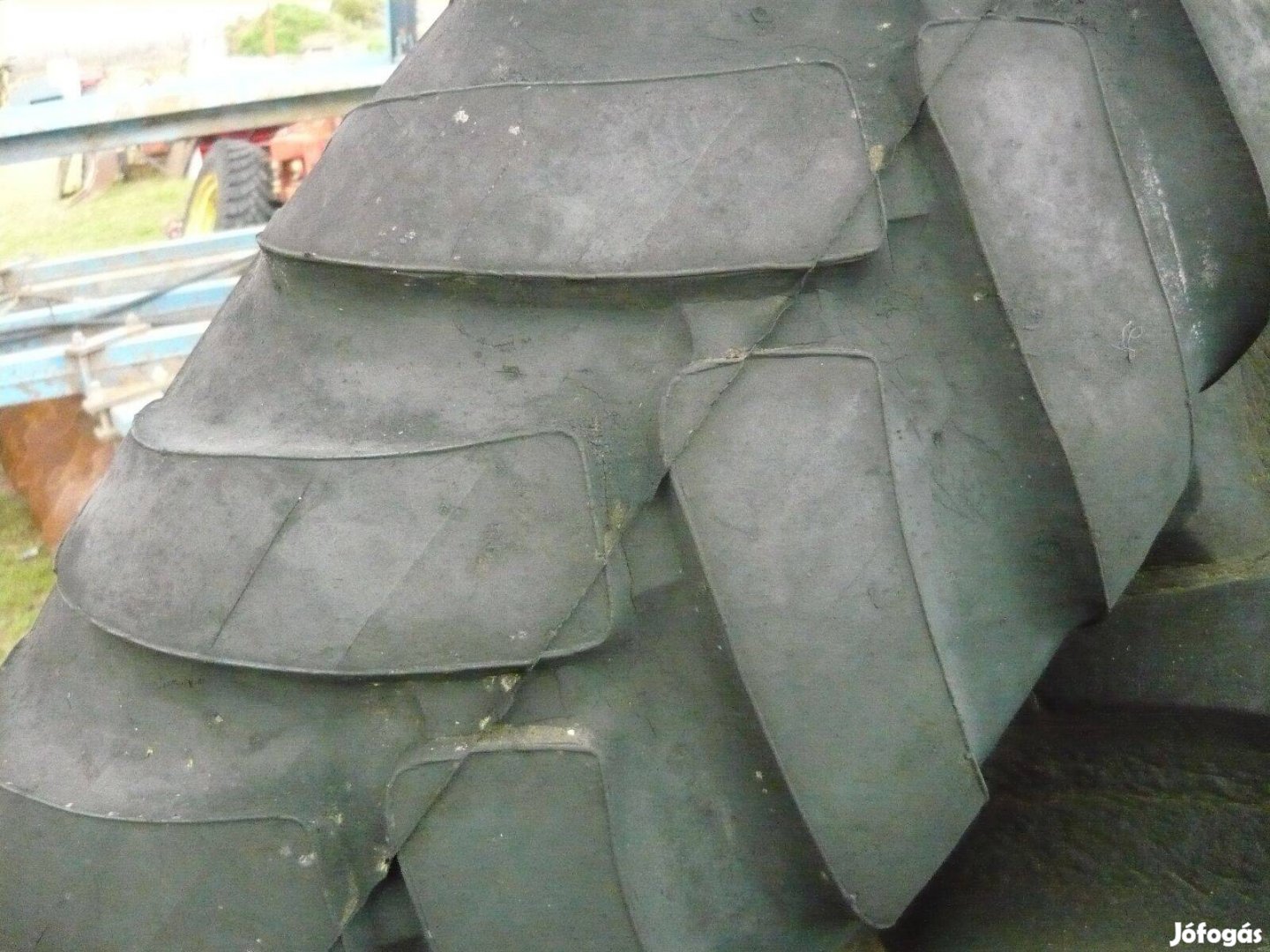 1400 R20 gumi eladó