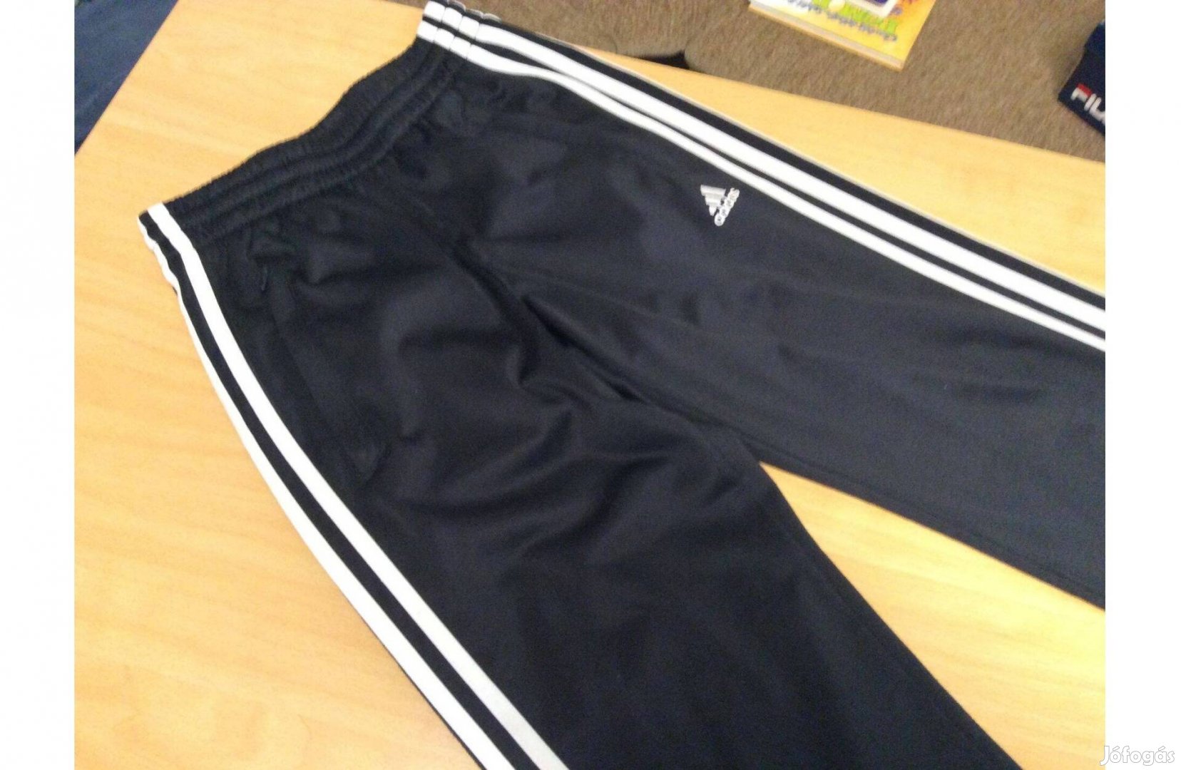 140-es fiú melegítő Adidas szabadidő nadrág fekete alsó hossz: 81 cm