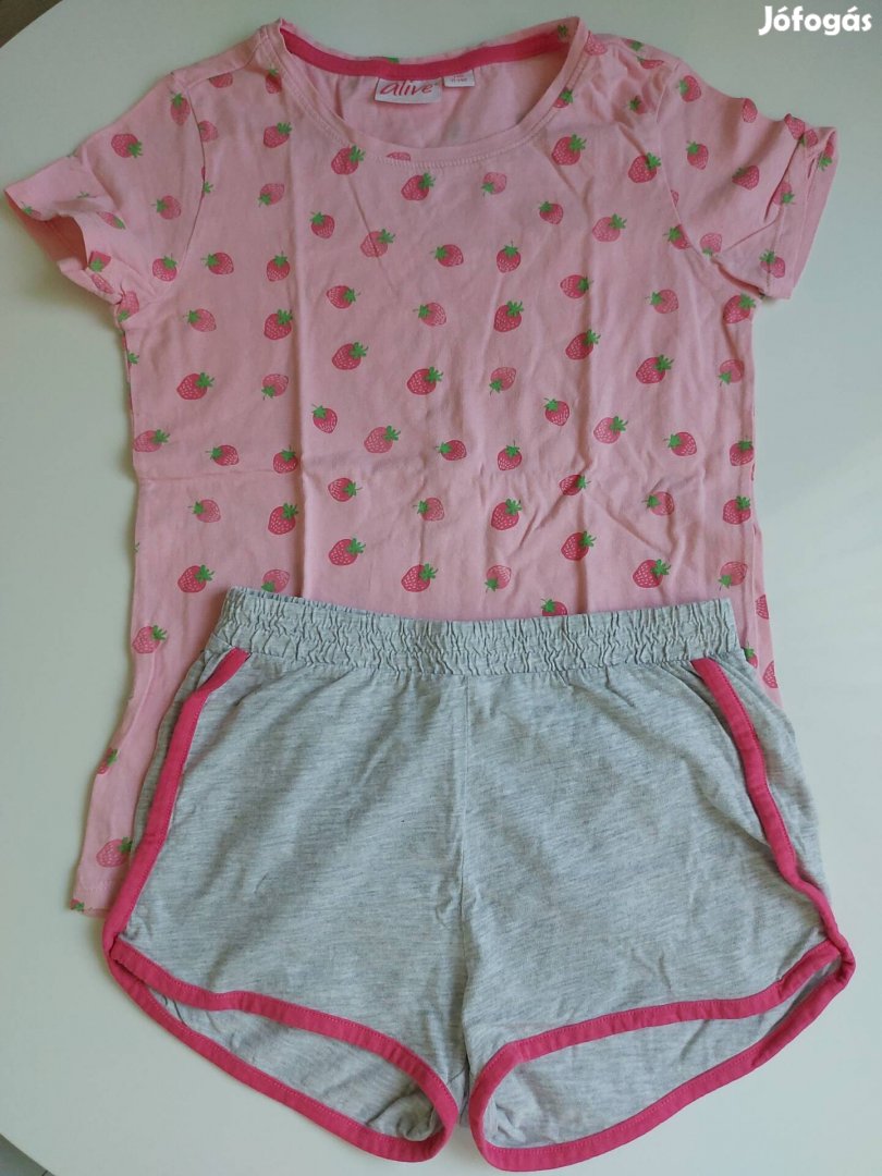 140-es méretben kislány részére nyári pizsama eladó. 