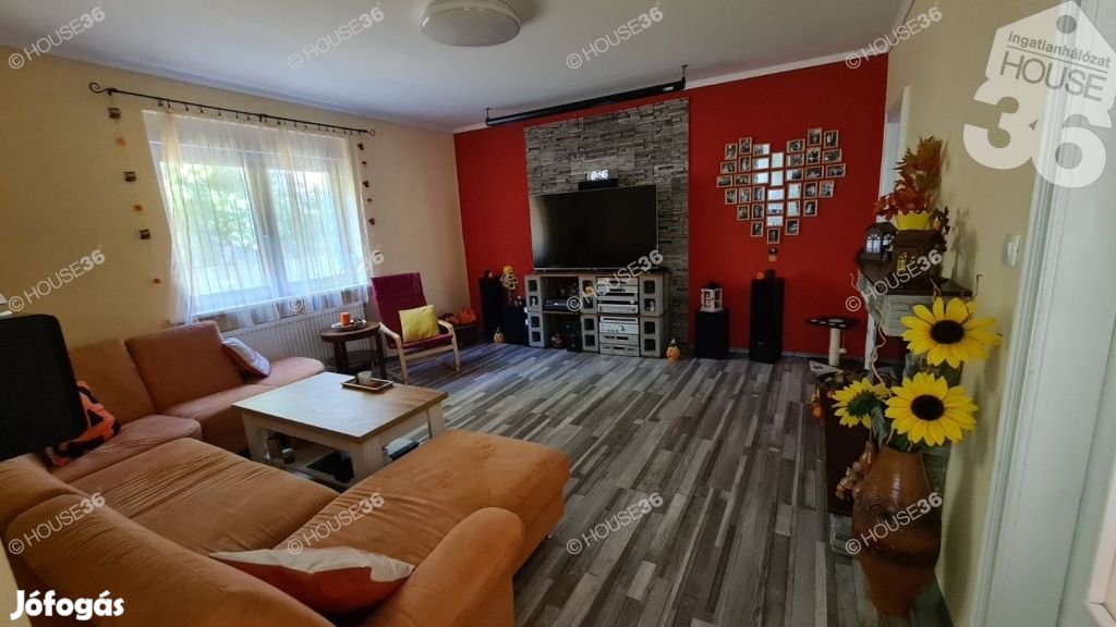 140 m2-es felújított családi ház eladó a Hunyadiváros