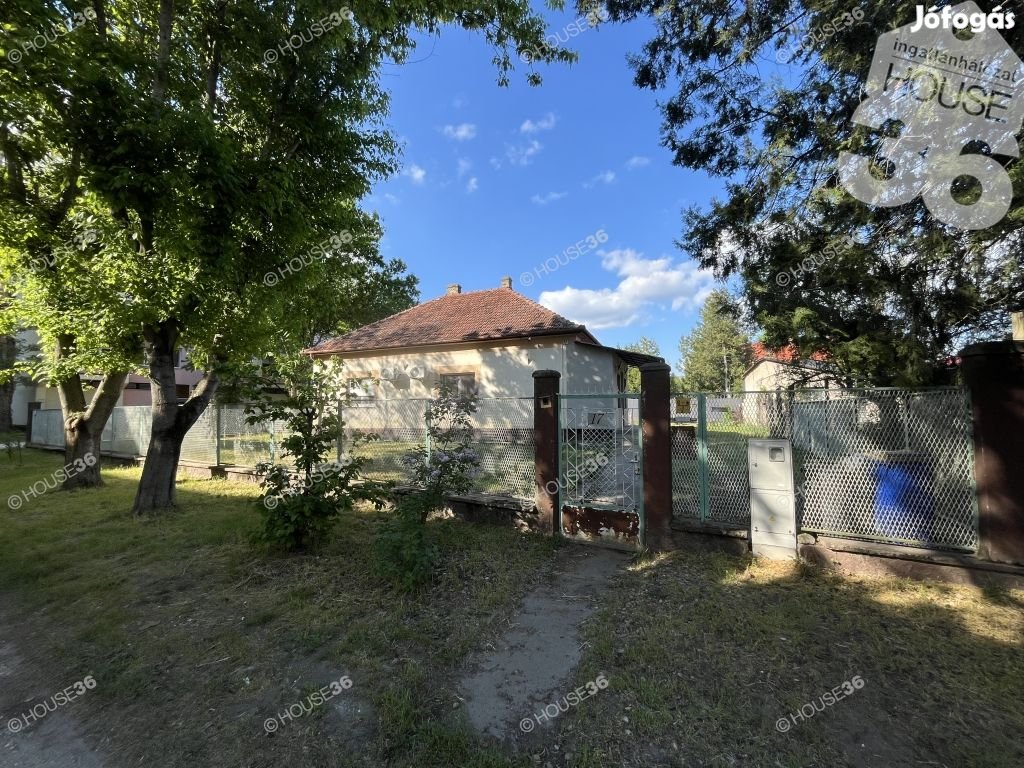 140 m2-es felújított családi ház eladó a Hunyadiváros