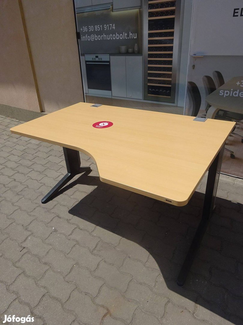 140x100cm sarokasztal, világosbükk, Steelcase - használt