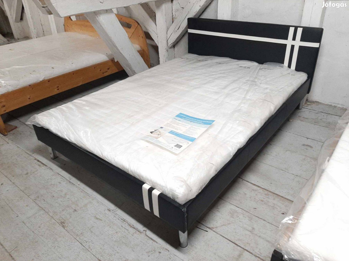 140x200cm-es franciaágy, kompletten új matraccal eladó