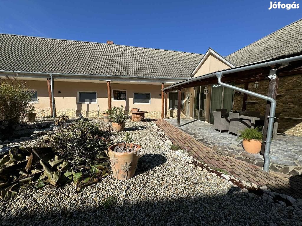 142 nm-es ház eladó Hőgyész