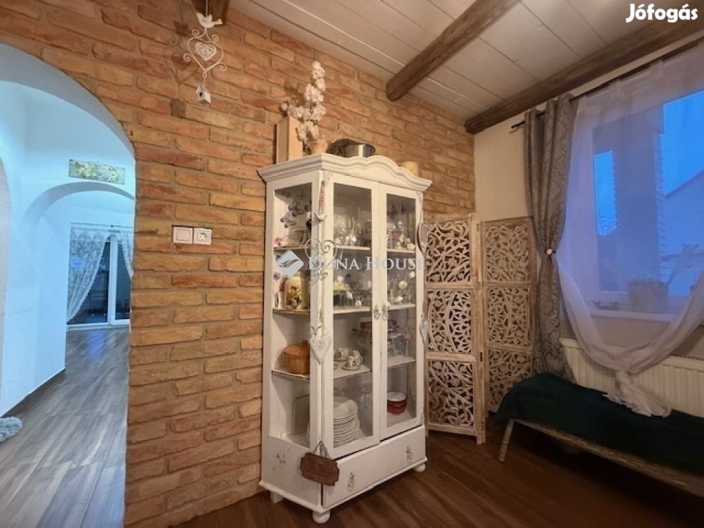 143 nm-es ház eladó Vecsés