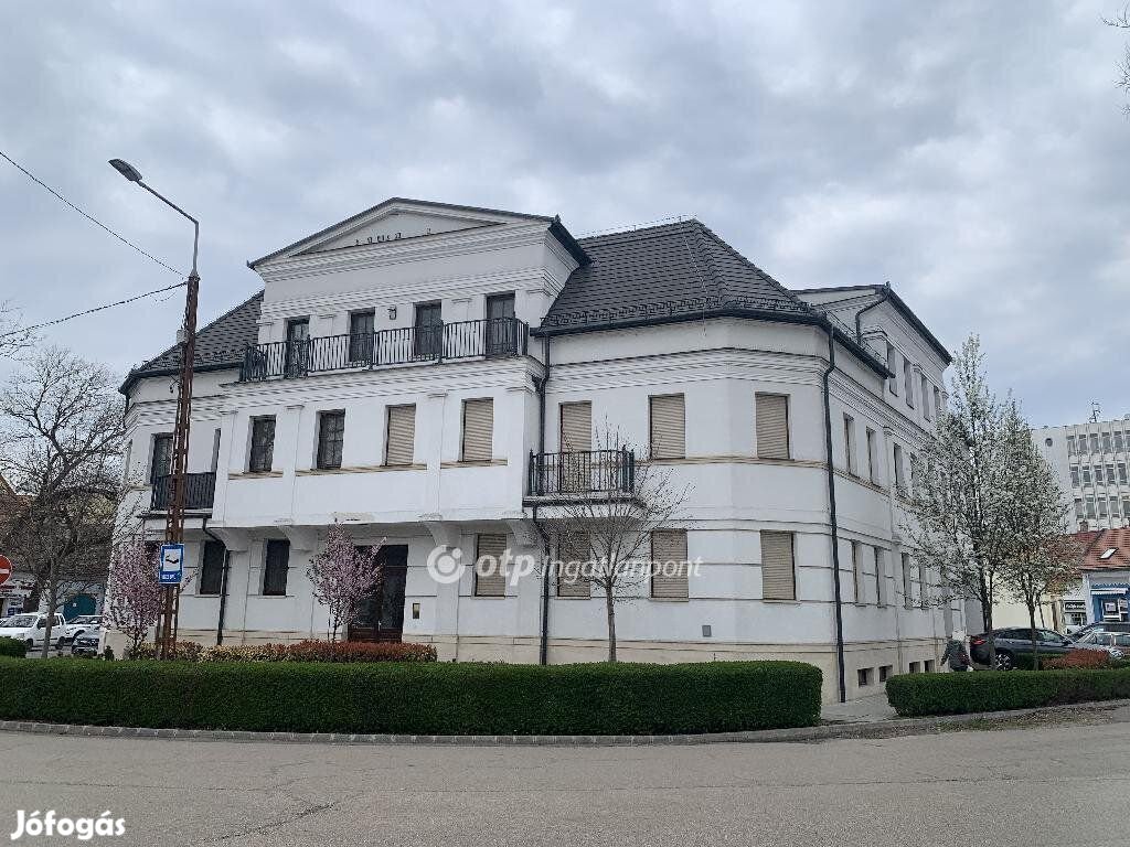 143 nm-es lakás eladó Kecskemét