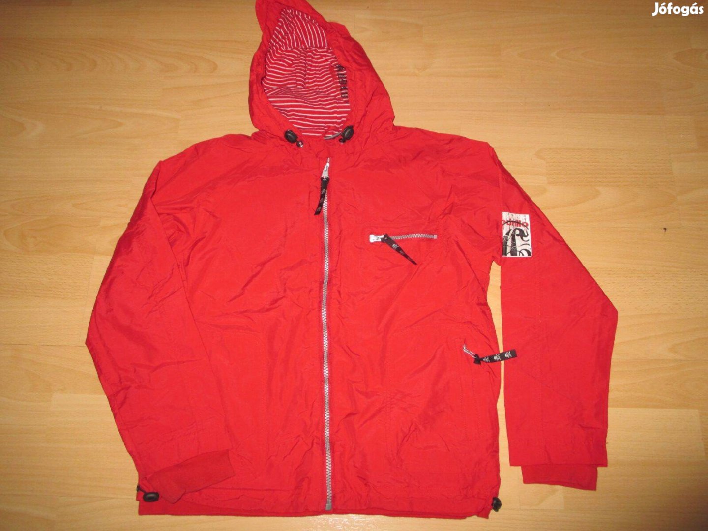 146-os piros átmeneti kapucnis dzseki kabát 1200 ft
