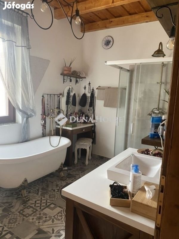 148 nm-es ház eladó Helvécia