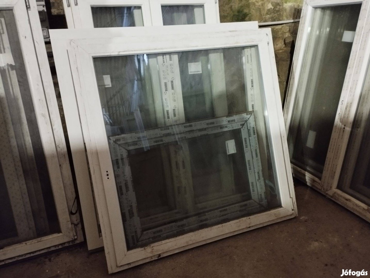 148x148cm használt Rehau műanyag nyílászáró, ablak, 3rétegű üveg (236)