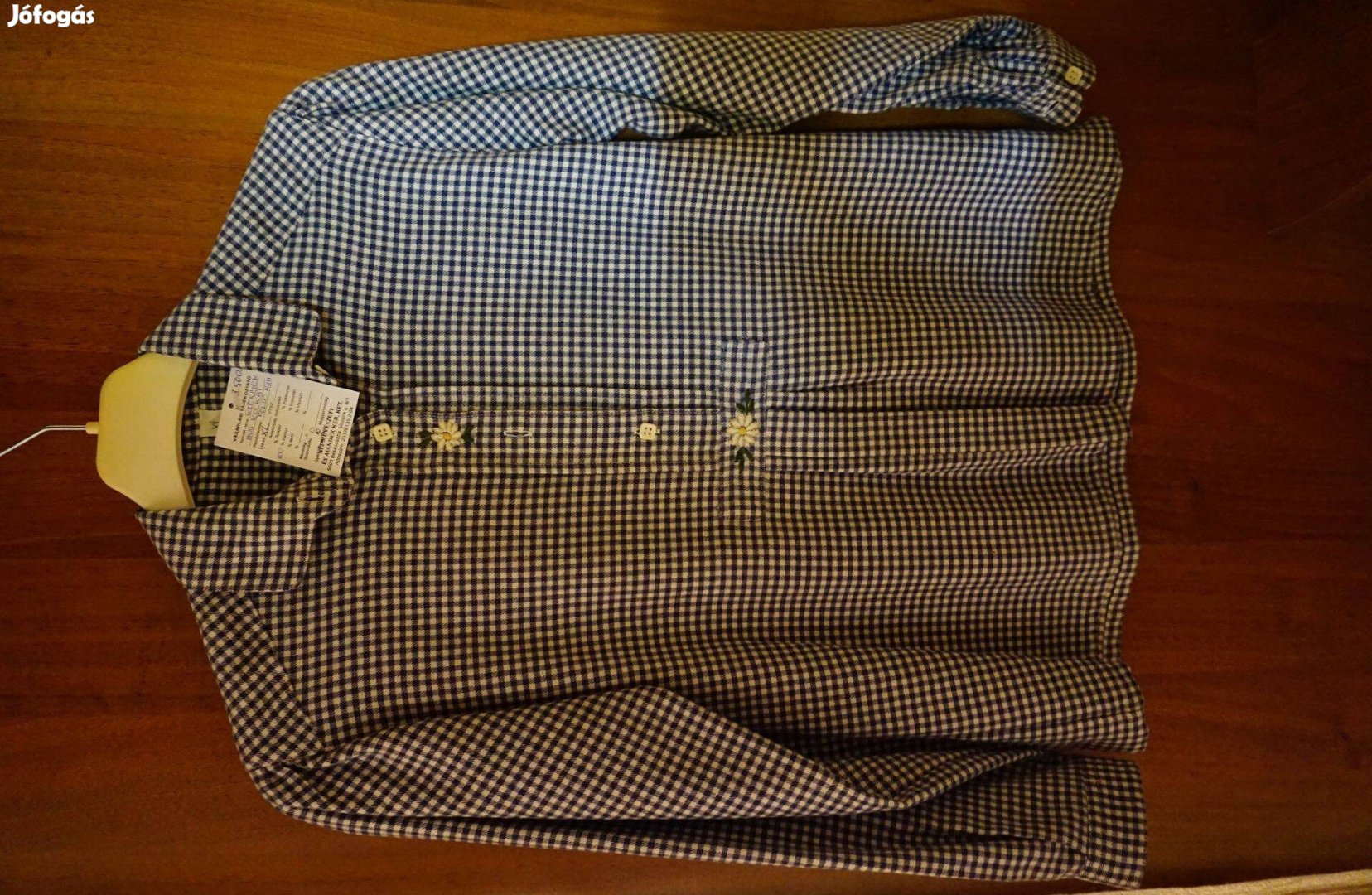 14-15 éves fiúnak kockás ing a gomblyukak között hímezve eladó