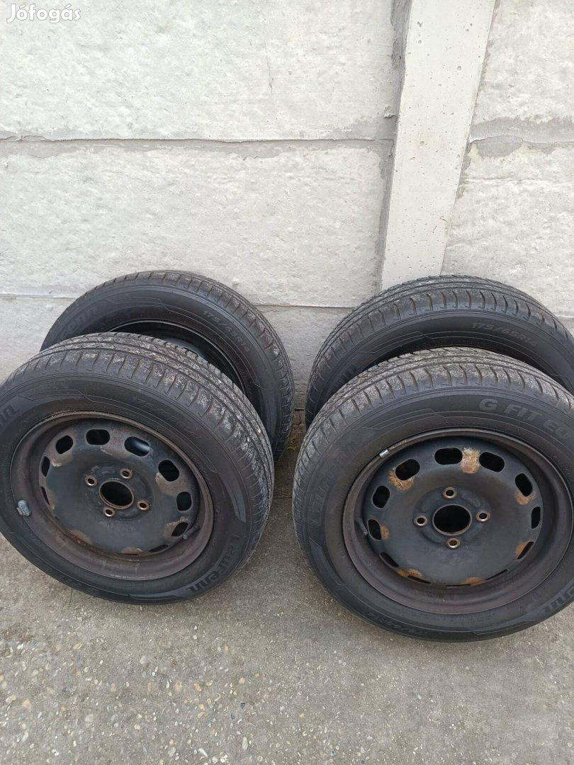 144x108 lemezfelni garnitúra gumival Ford, Peugeot,