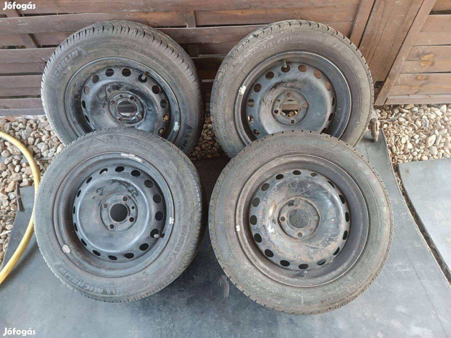 14" 4x100 Gyári Renault felni nyári gumival eladó!