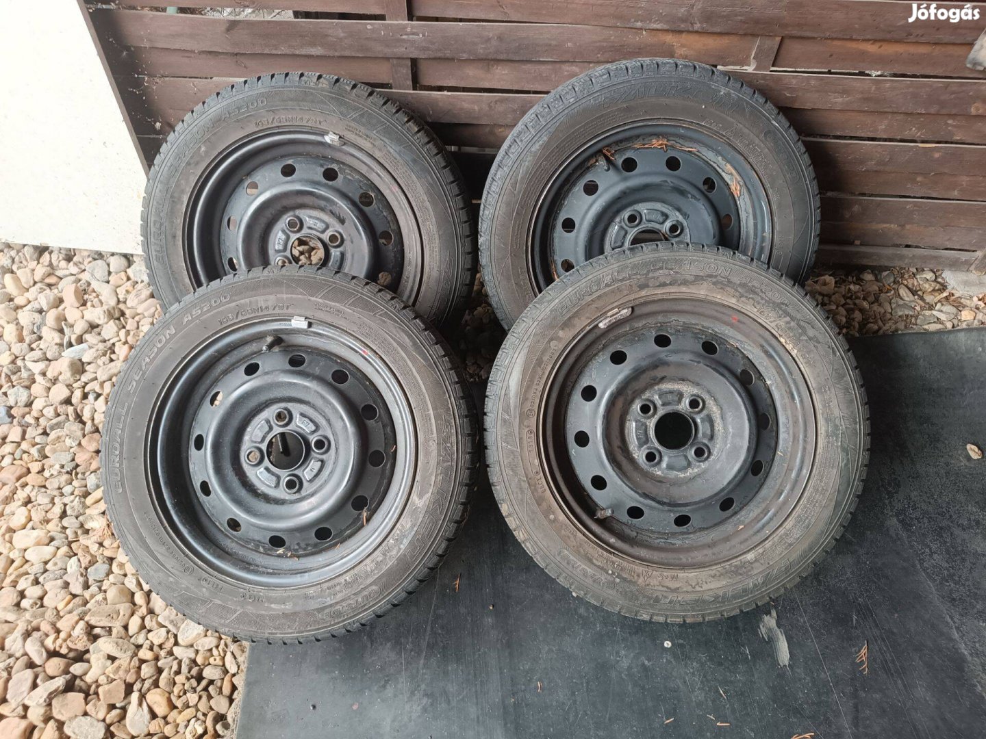 14" 4x100 Suzuki felni gumival eladó!