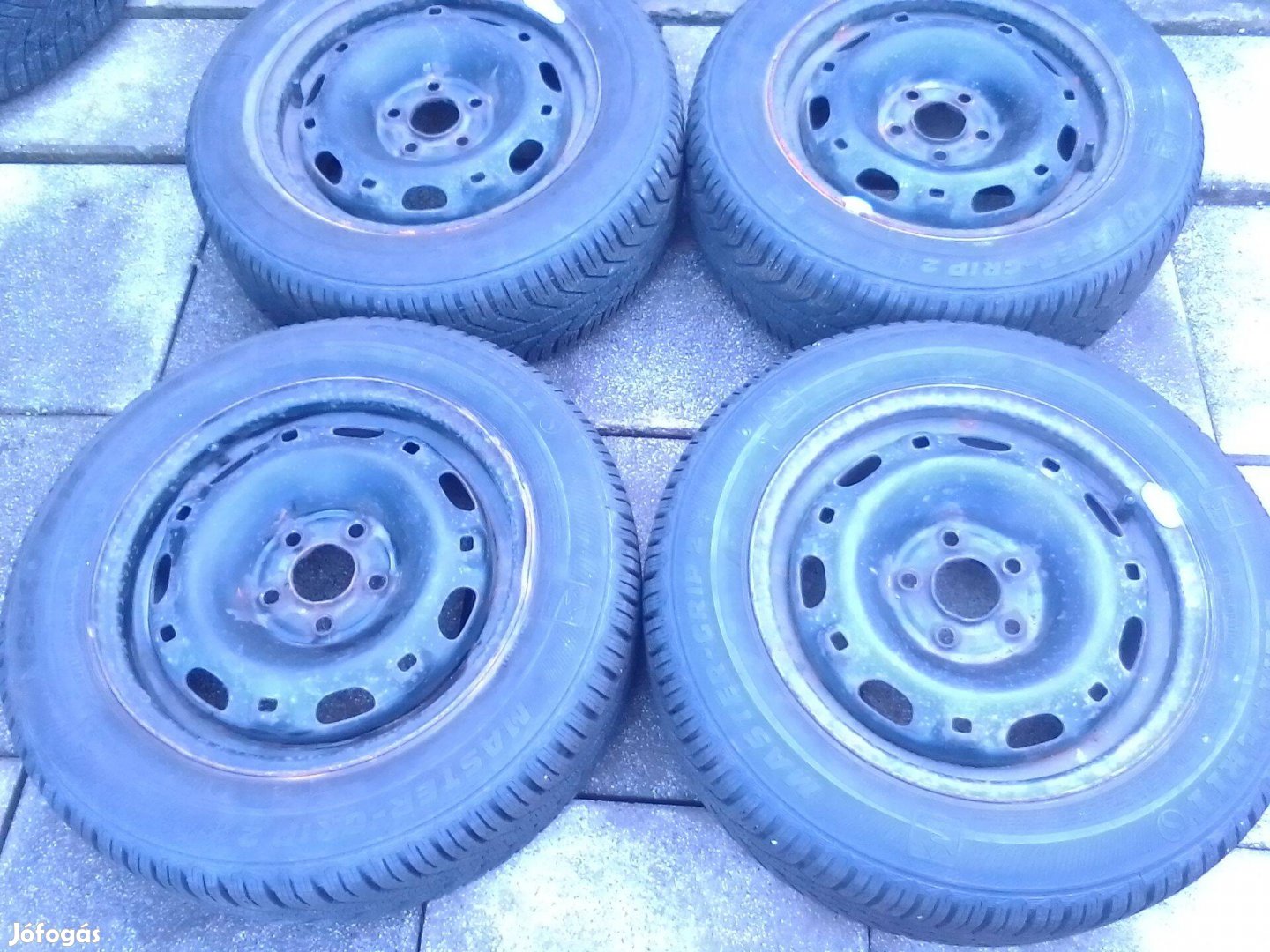 14" VW Polo lemezfelni 185/60 Semperit újszerű téli gumival