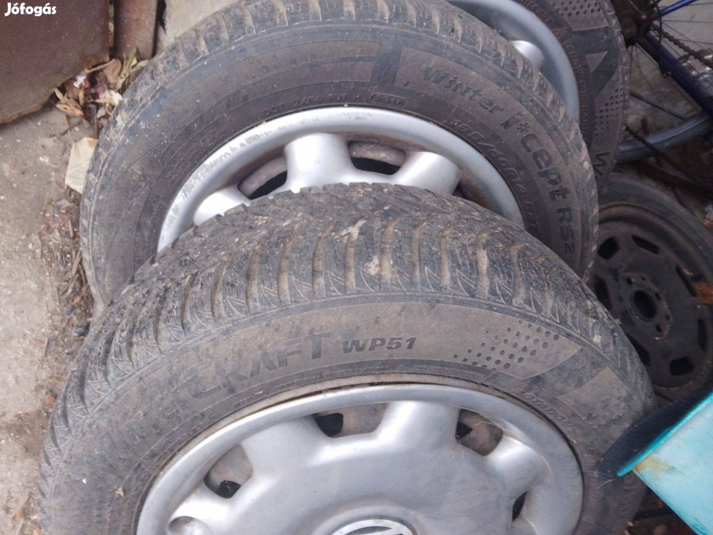 14"-os téli gumi felnin