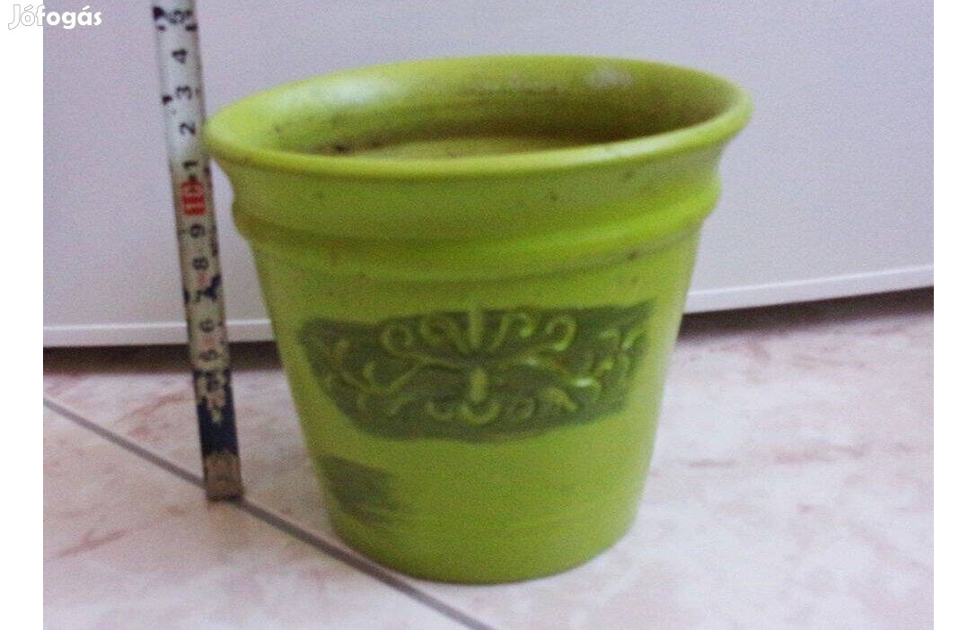 14 cm átmérőjű kerámia kaspó Újpest központ közelében