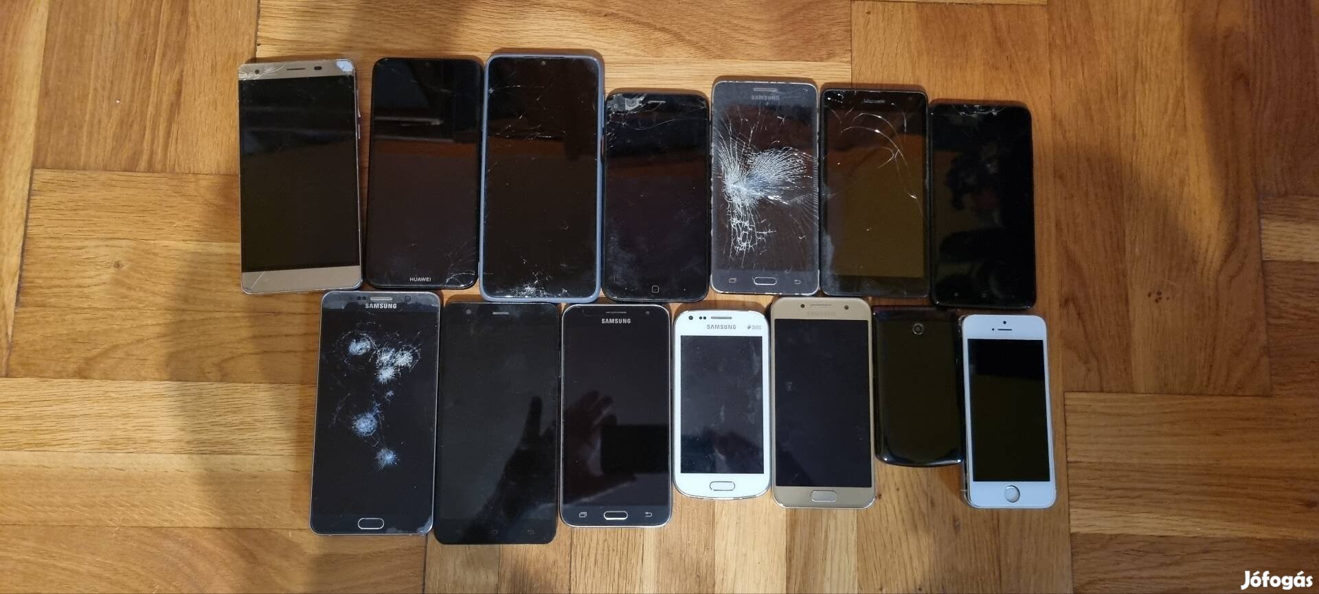 14 db okostelefon egyben